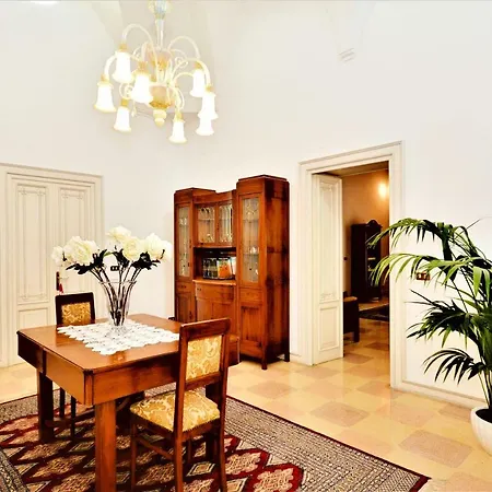 Palazzo Rodio * オストゥーニ